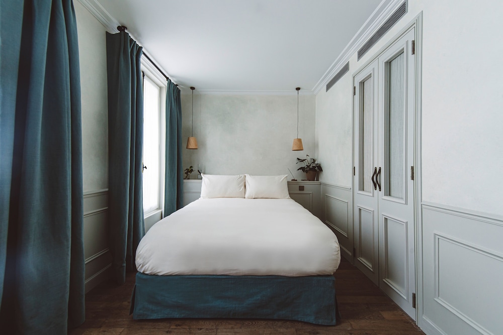 Superior Room, 1 Queen Bed (Loving HOY)