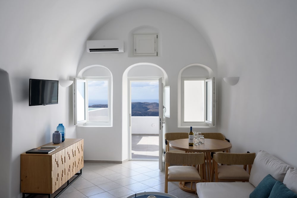Villa (Caldera View outdoor Jetted tub) - Photo 38