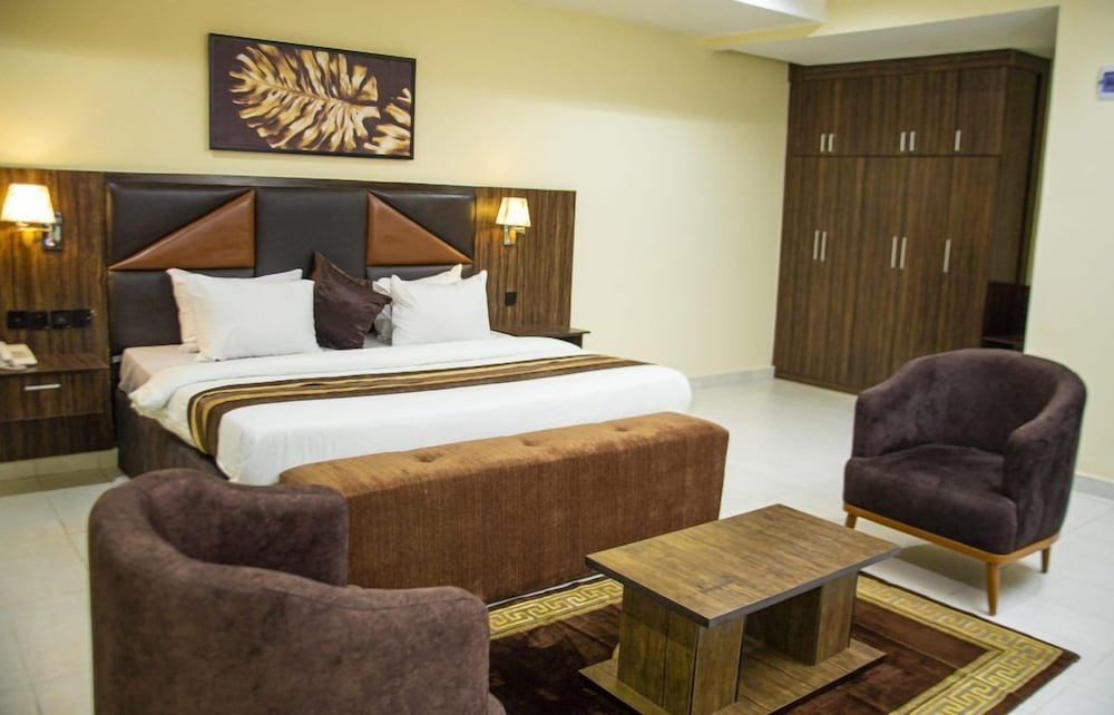 Executive Room - Photo 1