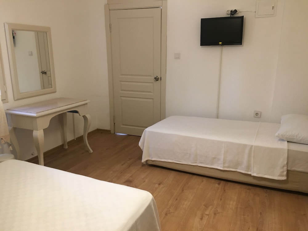 Basic Triple Room, 1 Bedroom photo 3