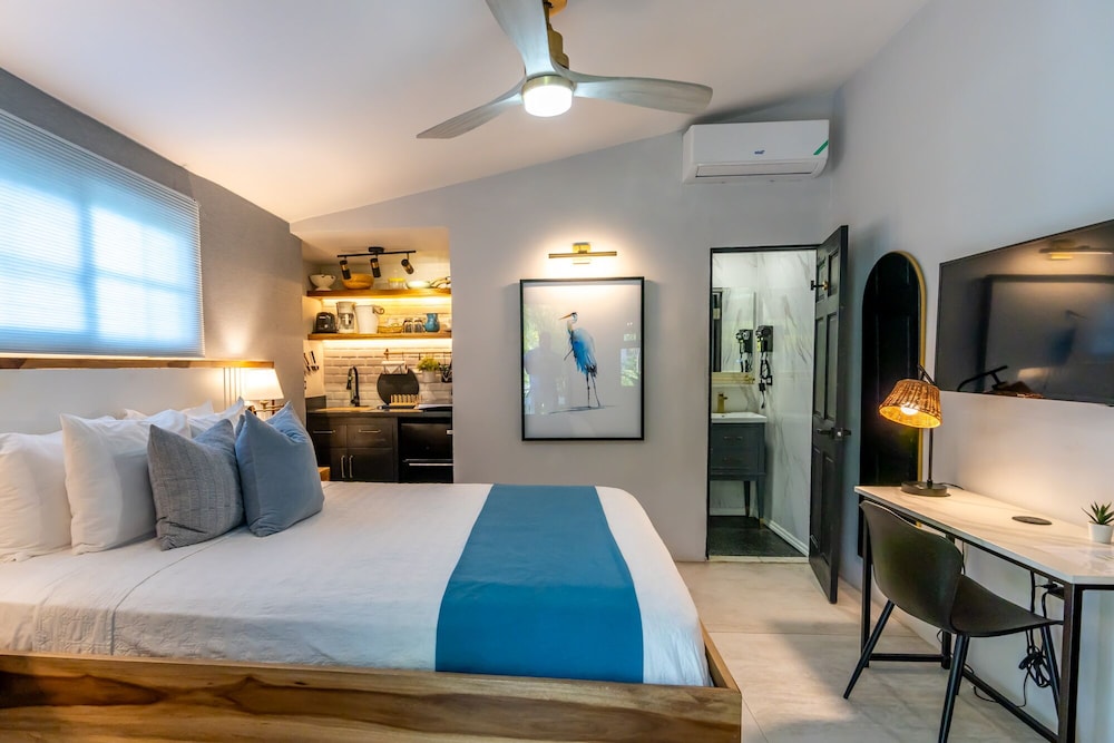 Signature Cottage, 1 Queen Bed, Non Smoking - Photo 4