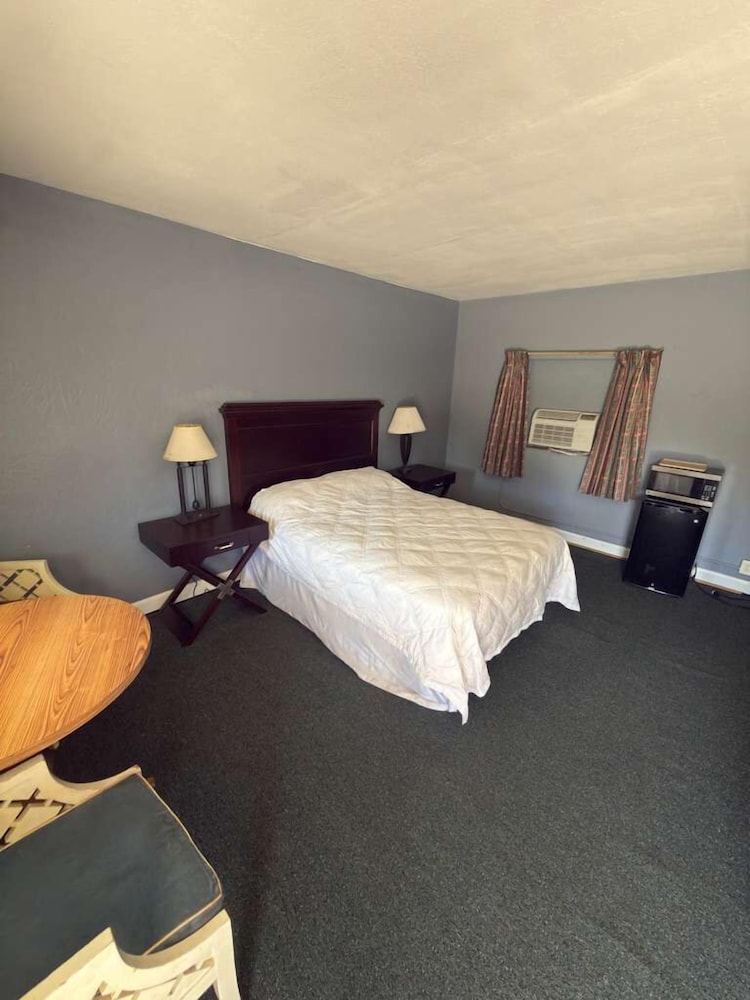 Single Room, 1 Queen Bed, Non Smoking, Air conditioning photo 3