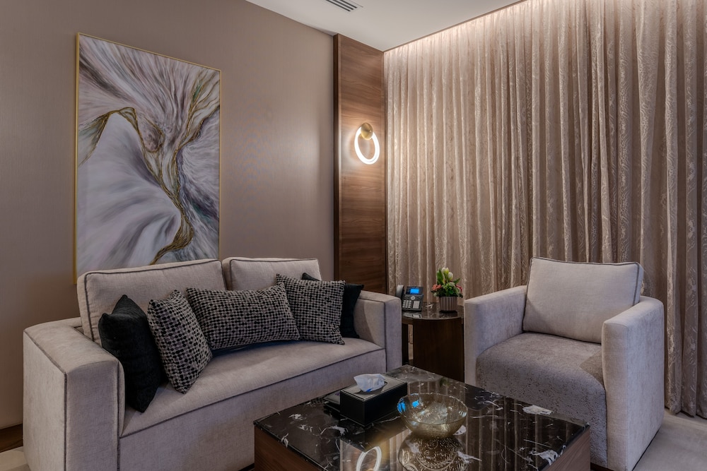 Business Suite photo 2
