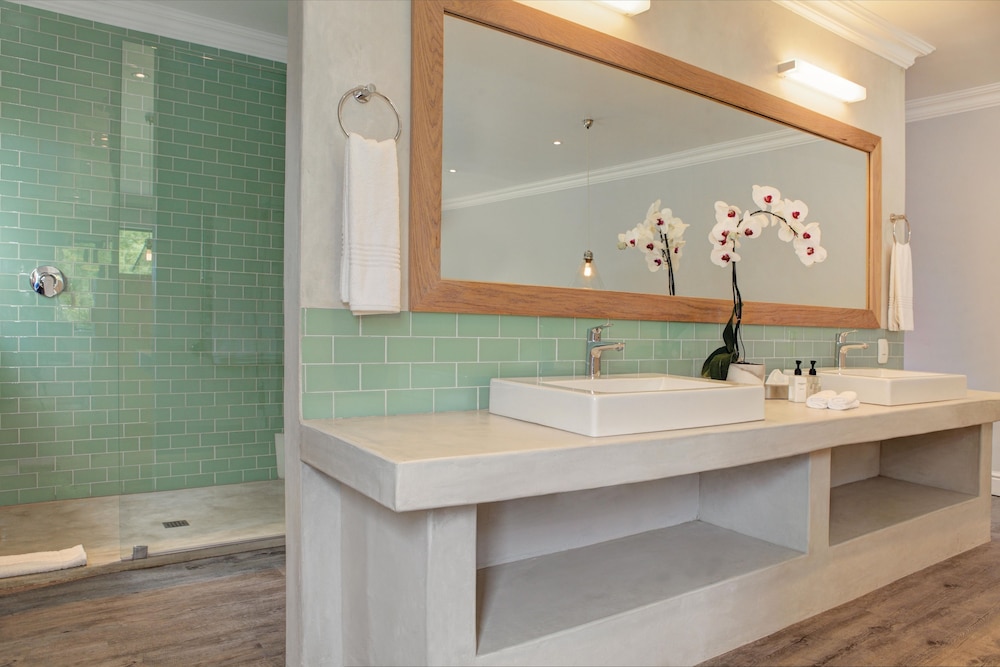 Superior Garden Family Suite - Photo 12