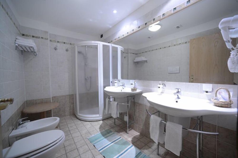 Double Or Twin Room photo 2