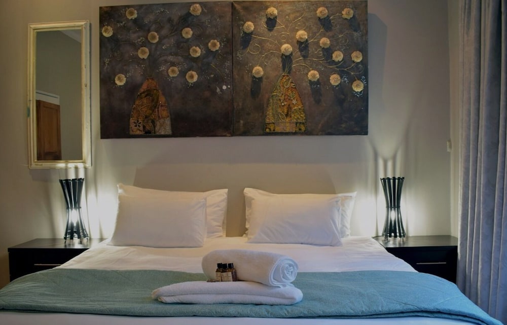 Basic Room, 1 Queen Bed, 2 Bathrooms, Garden View photo 2