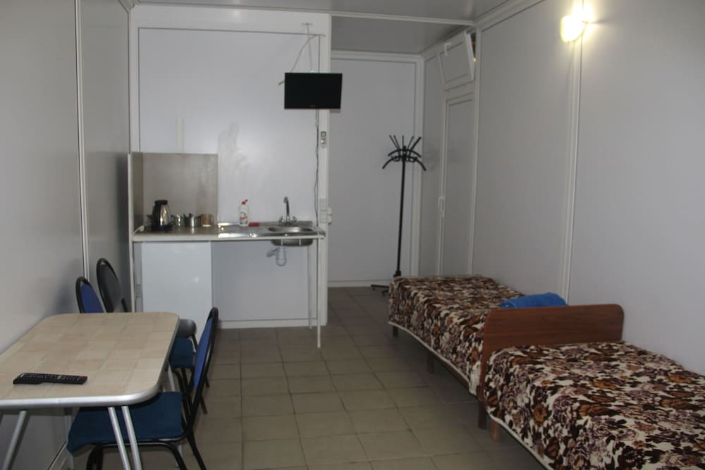 Economy Quadruple Room, Private Bathroom photo 3