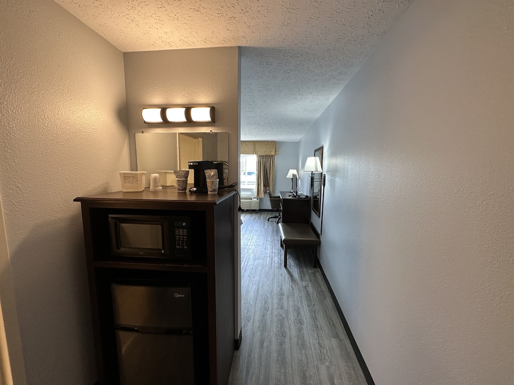 Deluxe Single Room, 1 King Bed, Accessible photo 3