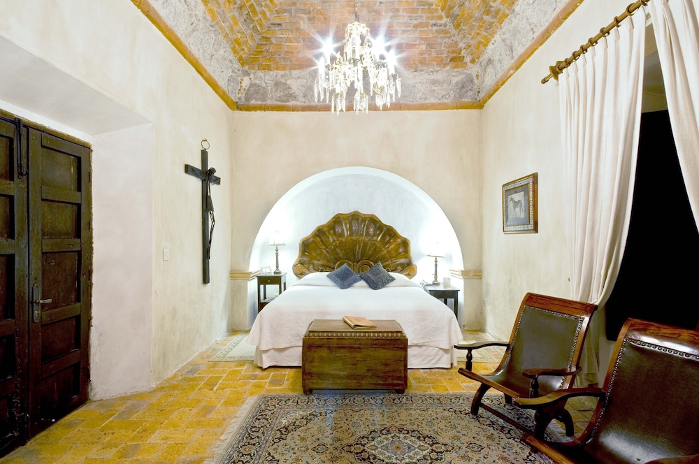 Suite, Jetted Tub (Master) photo 2