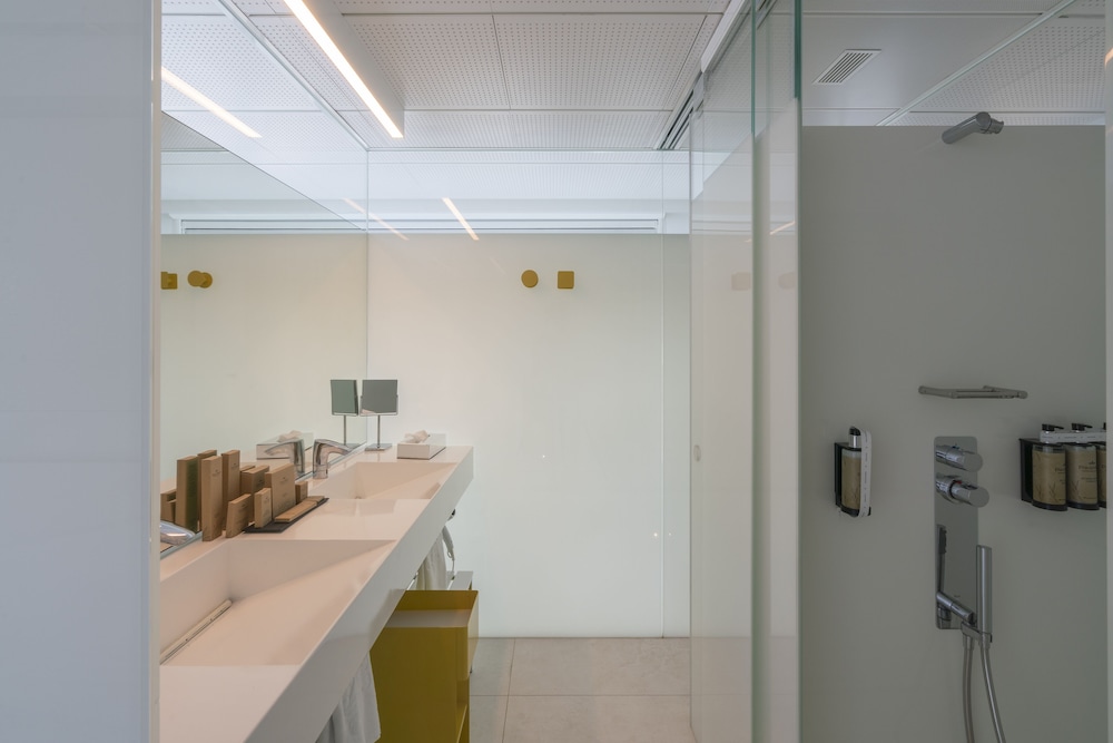 Suite - Photo 5