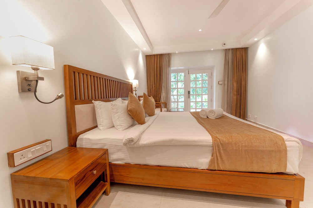 Standard Room, 1 King Bed, Non Smoking, Private Bathroom photo 1