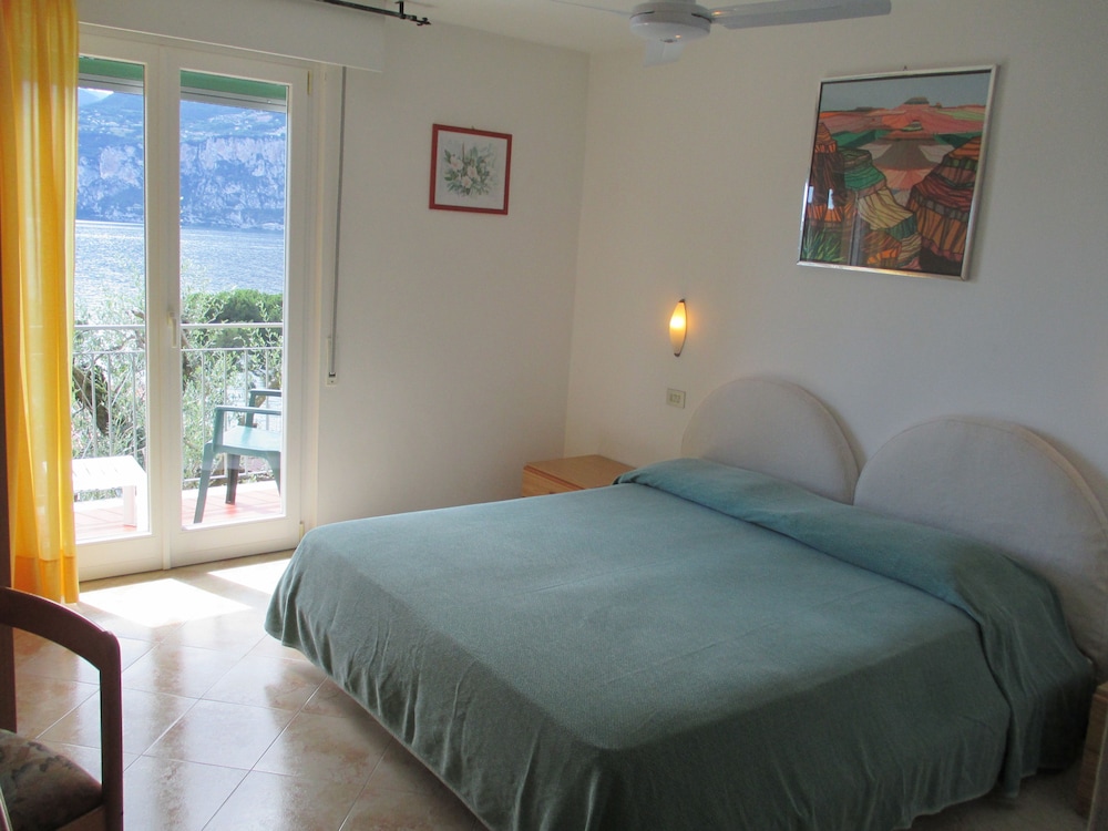 Double Room, Balcony, Lake View photo 1