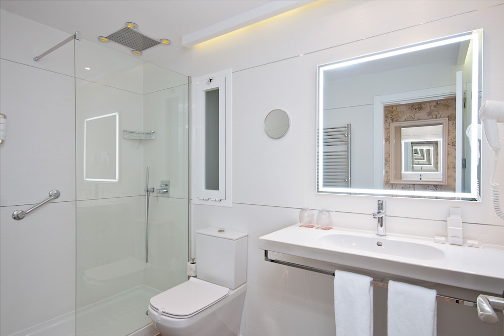 Double Room - Photo 18