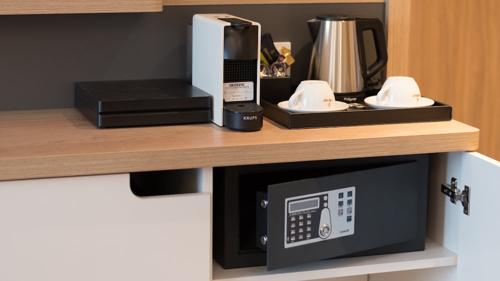 Premium Room, 1 King Bed (With Couch)