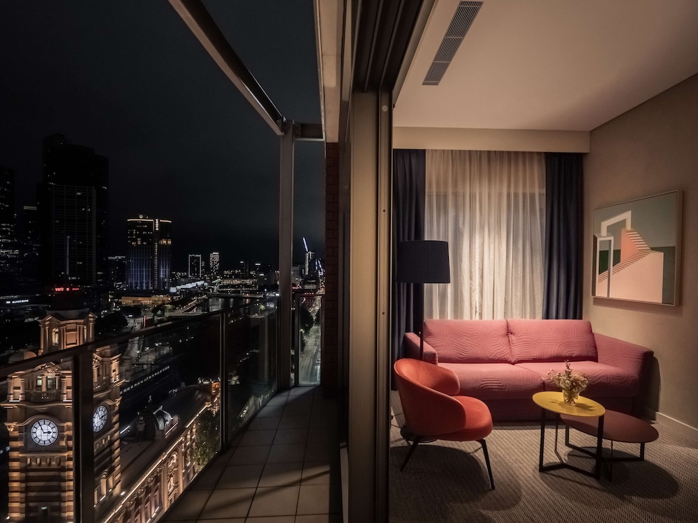 Suite, 1 King Bed, Balcony (Yarra View) - Photo 3