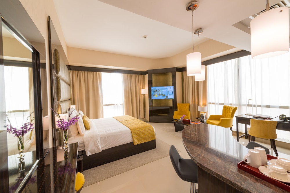 Deluxe Room, 1 King Bed photo 3