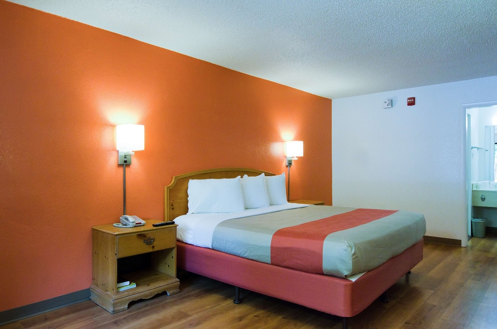 Deluxe Room, 1 King Bed, Accessible, Non Smoking photo 1