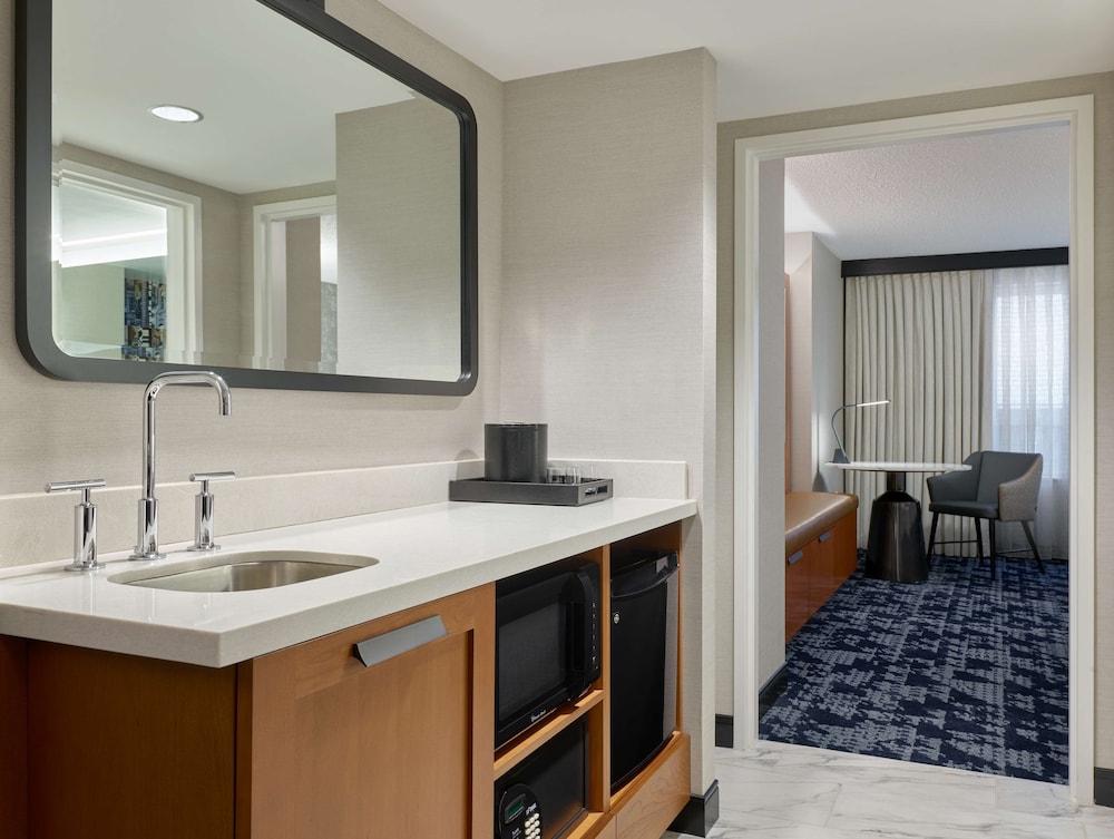 Suite, 2 Double Beds, Accessible, Bathtub (Mobility & Hearing) - Photo 5