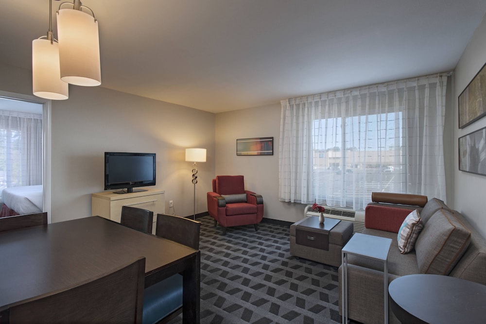 Suite, 2 Bedrooms (Mobility/Hearing Access, Roll-In Shwr) - Photo 4