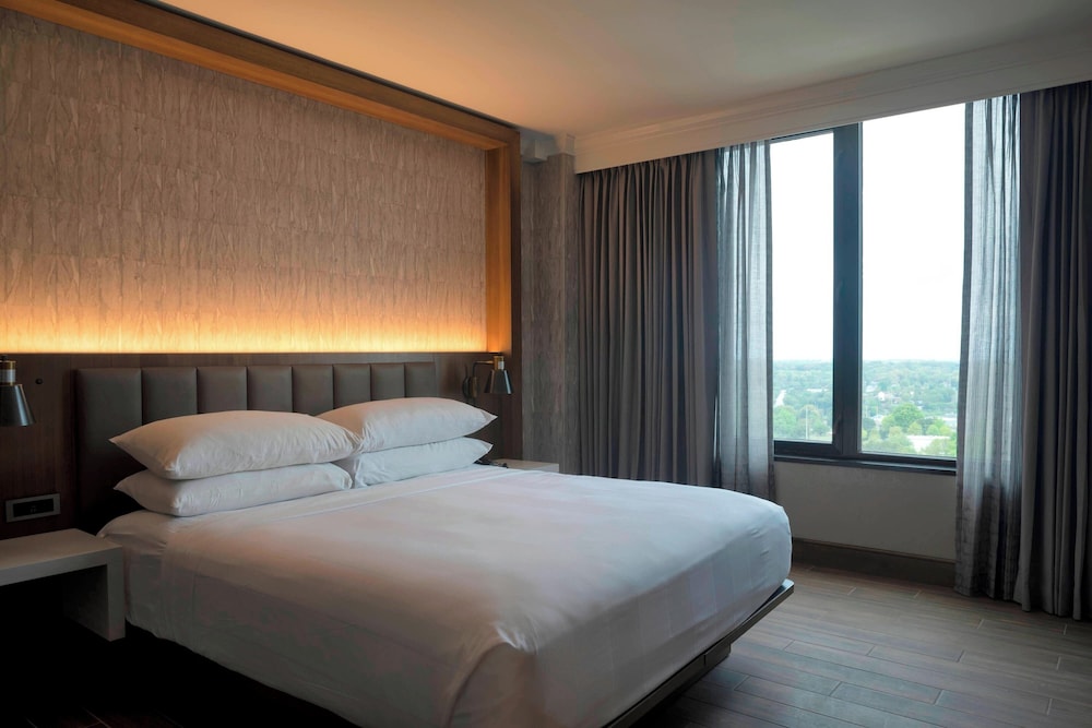 Room, 1 King Bed (Hearing Accessible) - Photo 3