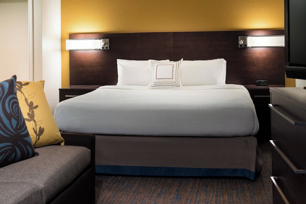 Studio, 1 King Bed with Sofa bed (Mobility/Hearing Accessible, Tub) - Photo 2