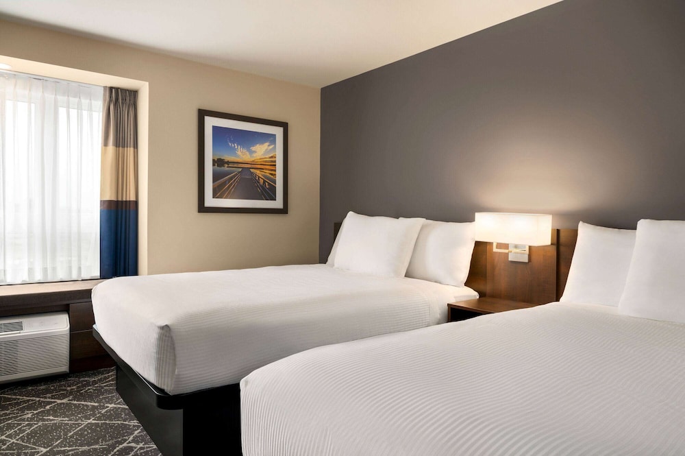 Room, 2 Queen Beds, Non Smoking (Shower/Tub Combo) photo 2