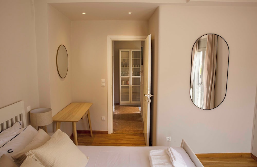 Comfort Apartment, 1 Queen Bed with Sofa bed, Kitchen, Mountain View