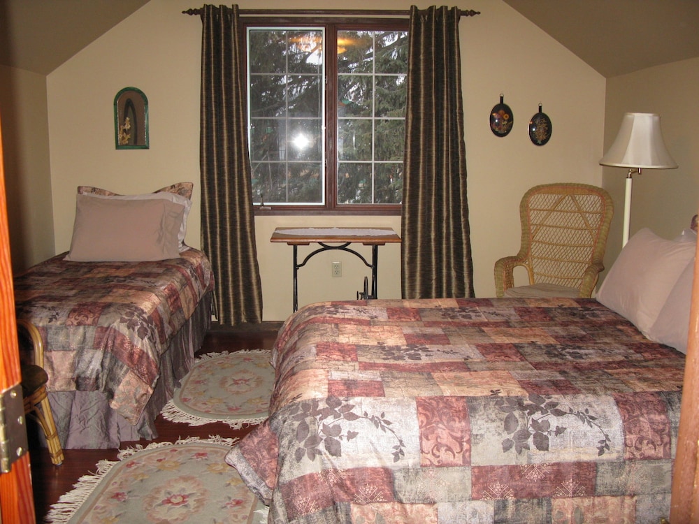 Standard Room, 1 Queen Bed photo 1
