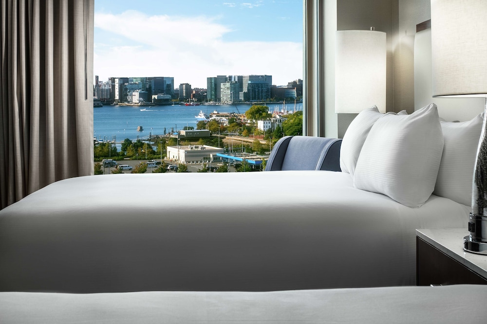 Room, 2 Queen Beds, City View