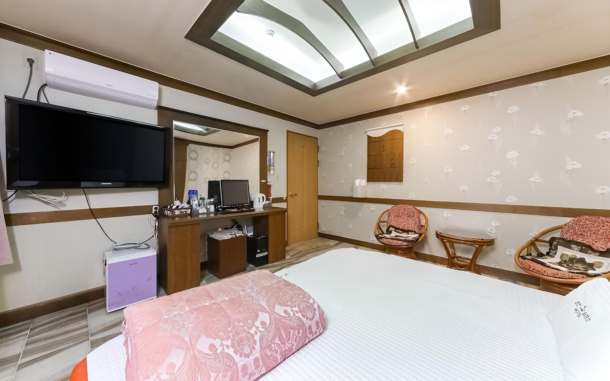 Room (Standard Room) - Photo 4