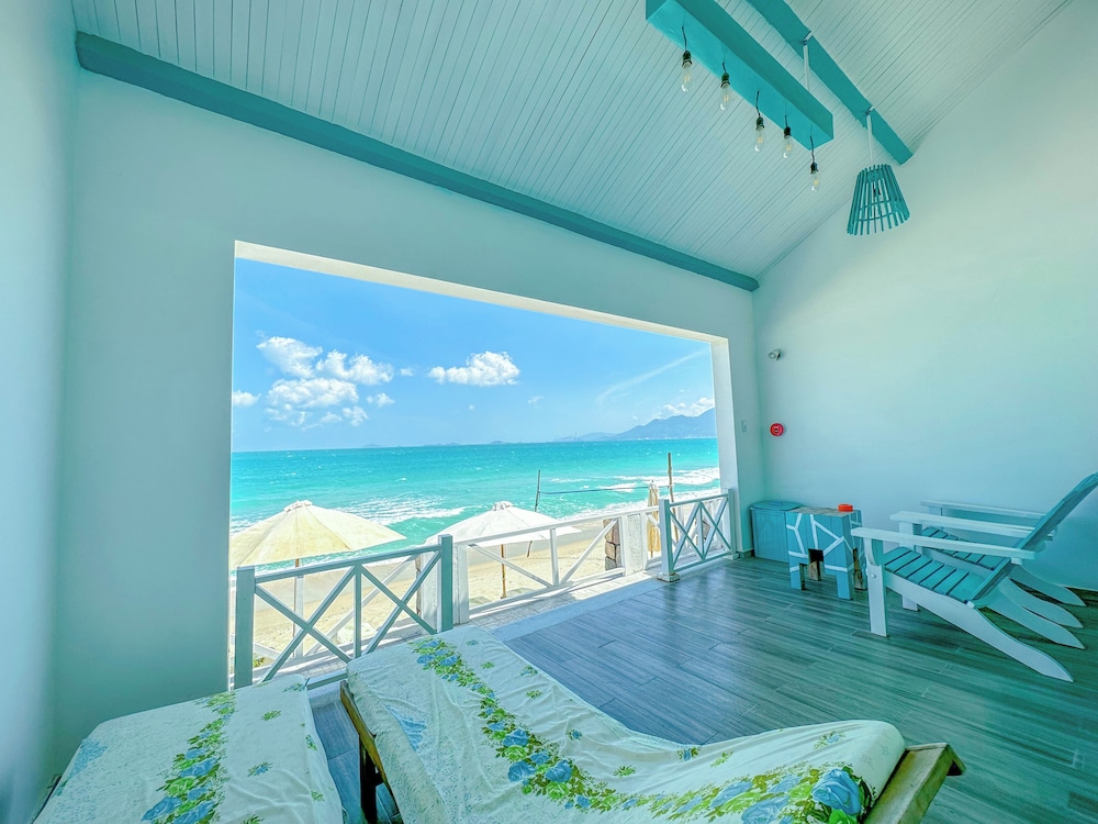 Mediterranean Room Beach Front
