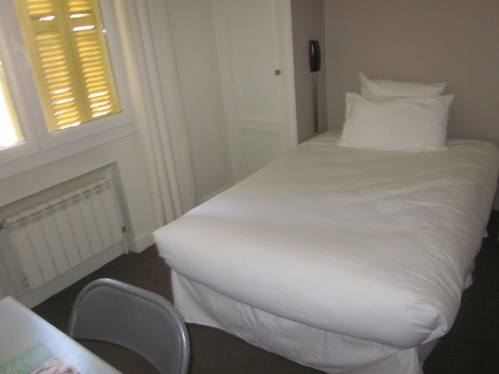 Single Room With Private Toilets Outside The Room