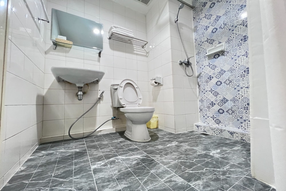 Standard Twin Room - Photo 2
