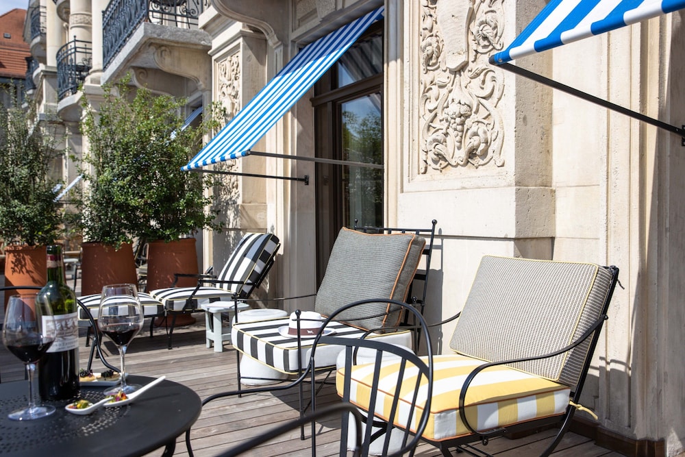 Premier Room, Terrace - Photo 7