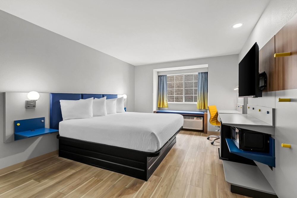 Room, 1 King Bed, Accessible, Non Smoking (Bathtub W/grab Bars) photo 1