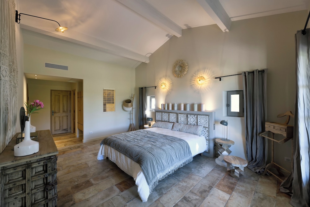 Exclusive Room, 1 King Bed photo 1