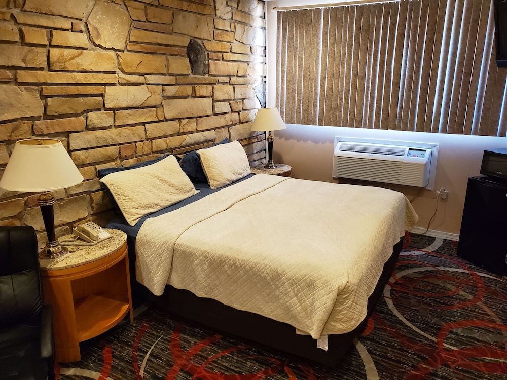Honeymoon Suite (Not Pet Friendly) photo 3