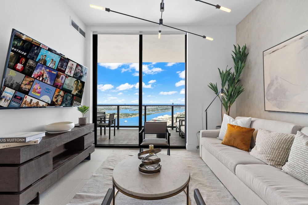 Luxury Apartment, 3 Bedrooms, Ocean View photo 2
