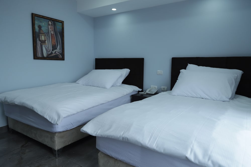 Premium Double Room - Photo 8