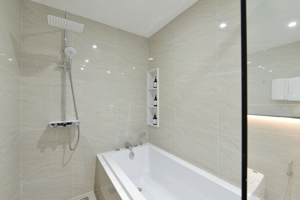 Superior Suite, 1 Bedroom thumbnail 5