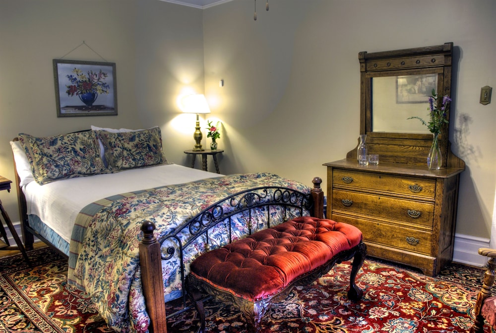 Standard Room, 1 Queen Bed photo 1