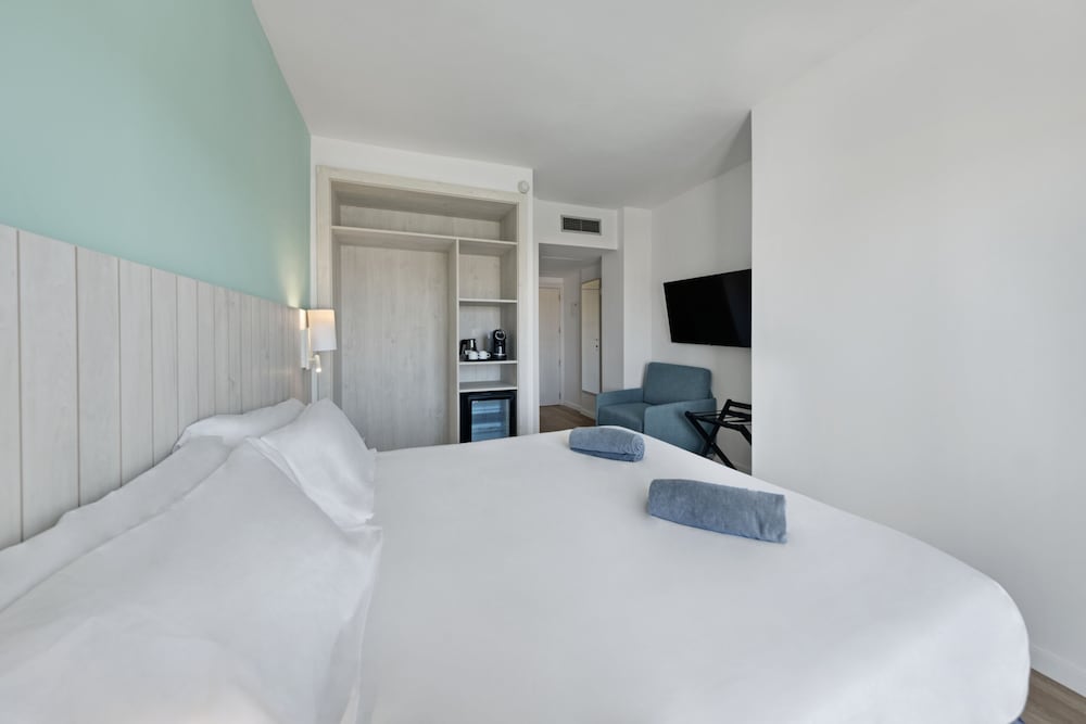 Deluxe Room, Sea View (2 adults + 1 child)