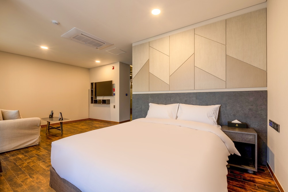 Family Suite - Photo 11