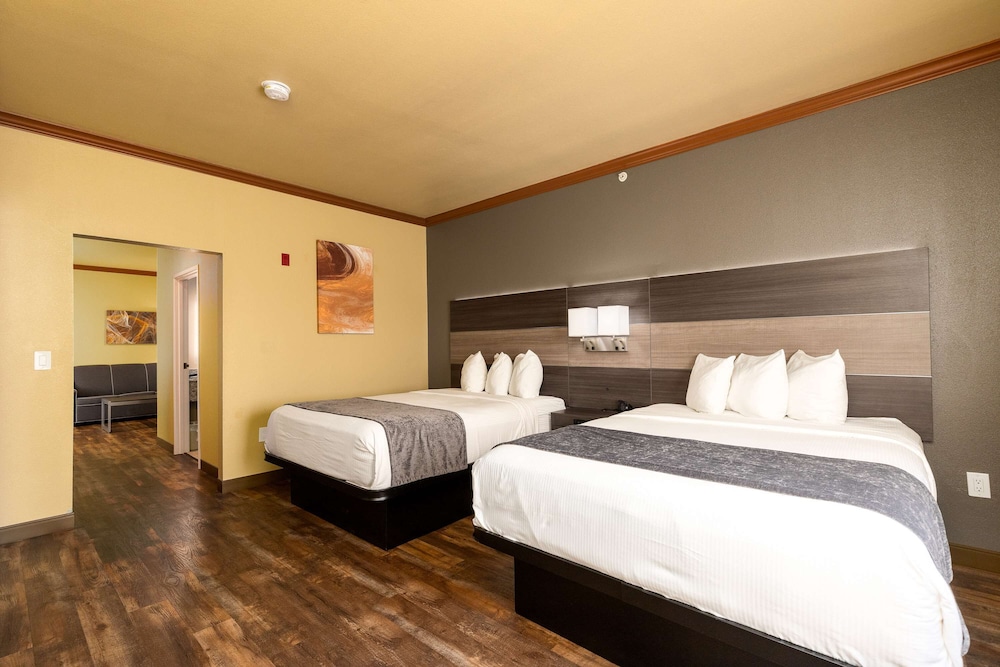 Suite, Multiple Beds, Non Smoking, Kitchenette (with Sofabed)