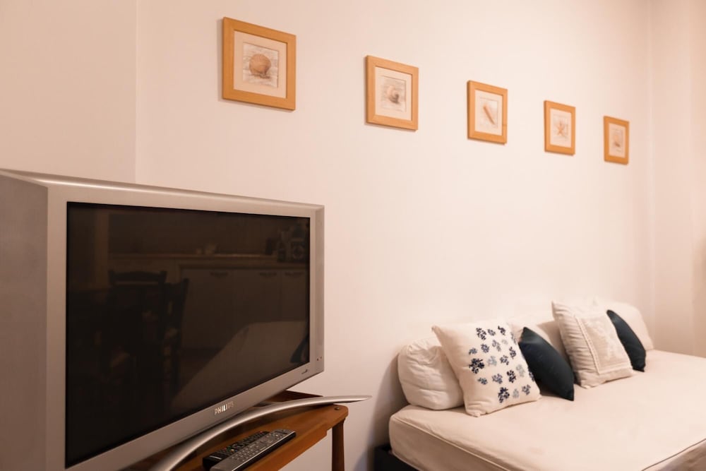 Apartment, Smoking photo 3