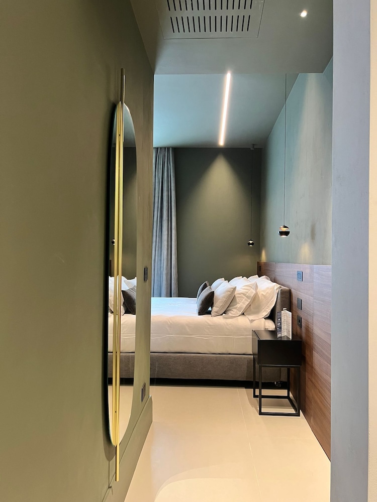 Deluxe Suite - Photo 5