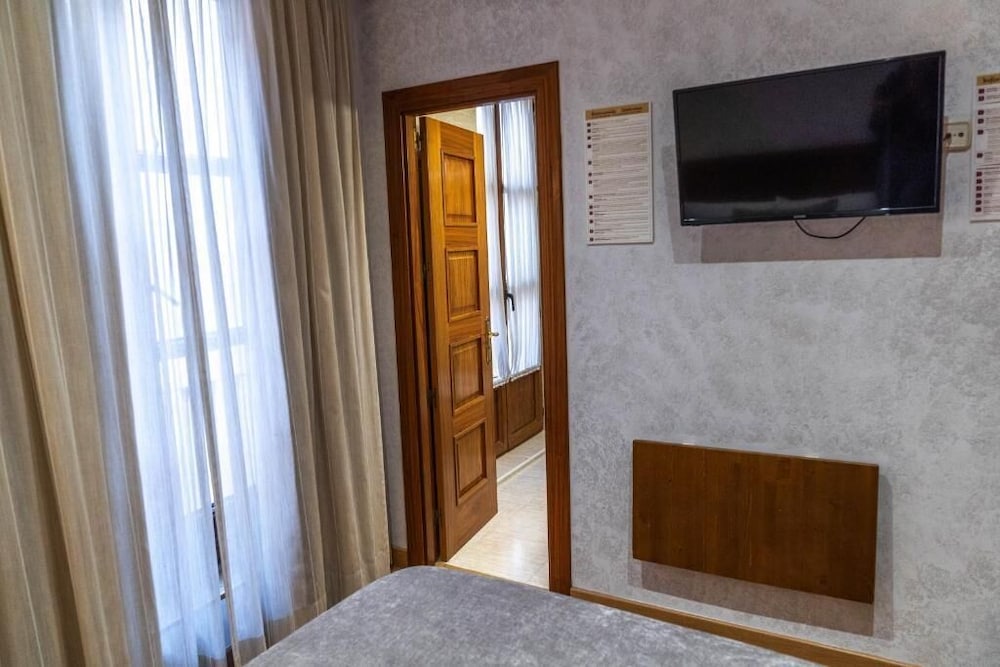 Small Double Matrimonial Room. photo 3