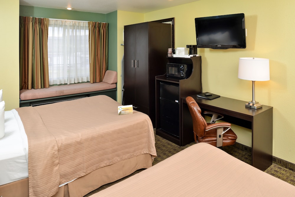 Standard Room, 2 Queen Beds, Non Smoking - Photo 8