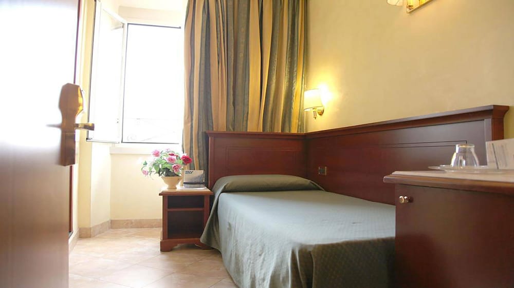 Single Room (Small) photo 1