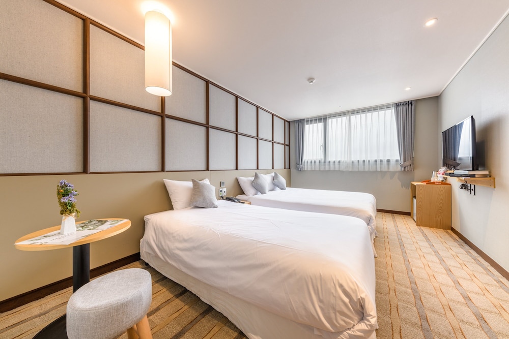 Family Twin Room - Photo 1